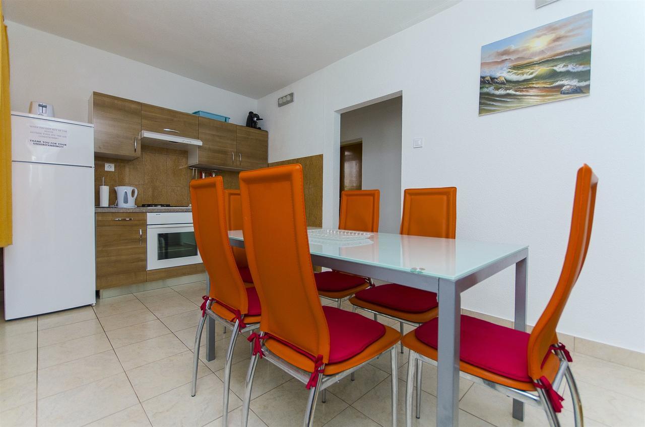 Apartments Karlo Trogir Exterior foto