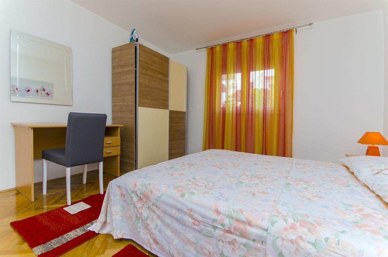 Apartments Karlo Trogir Exterior foto
