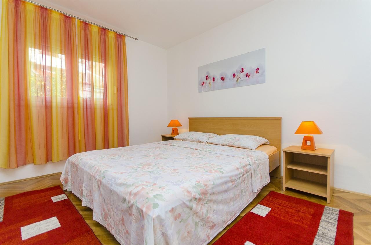 Apartments Karlo Trogir Exterior foto