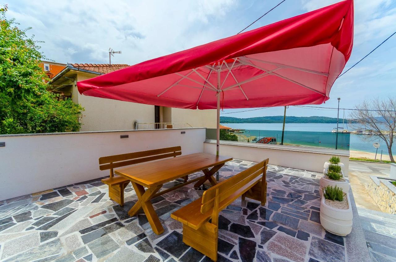 Apartments Karlo Trogir Exterior foto